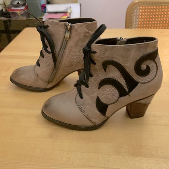 Spring Step Shoes - L’artiste Ankle Boots